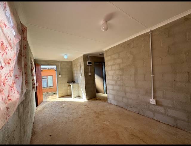 2 BEDROOM FREESTANDING FOR SALE IN MPOPHOMENI